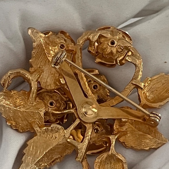 Vintage Brooch Large Golden Roses Pin , circa 60s - Picture 2 of 2